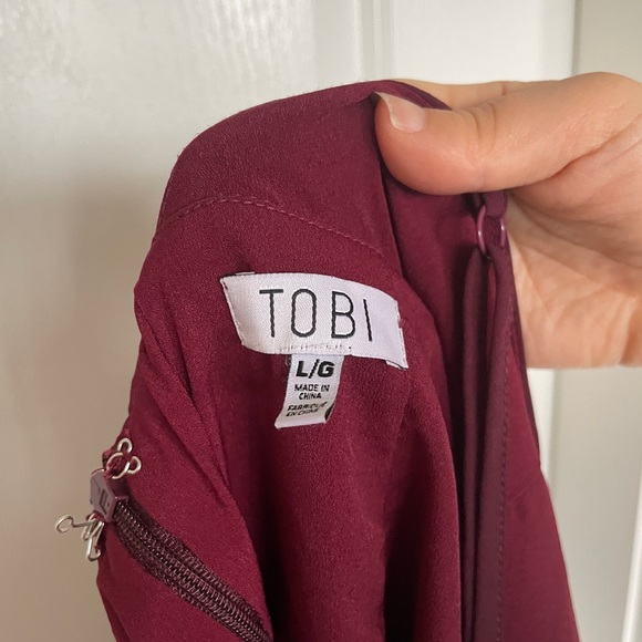 ⚡️ Shop Tobi Floor-Length Plunge Dress - Picture 4 of 4